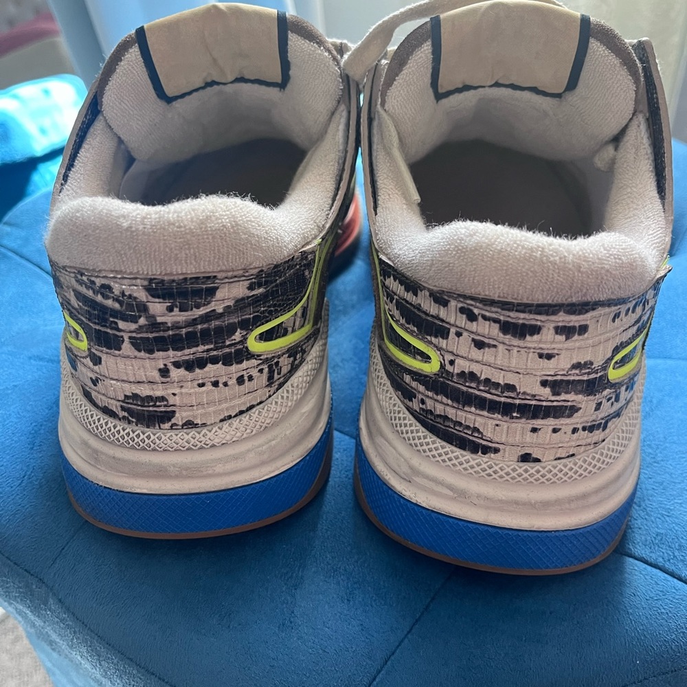 Gucci sports shoes for men and women one time worn , very comfortable ! - Picture 2 of 9